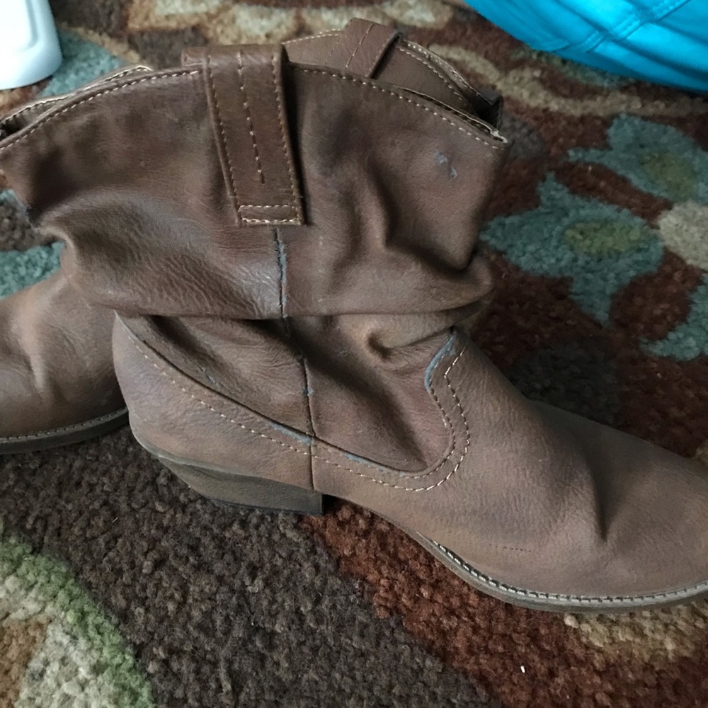 NWT women’s boots size 8.5